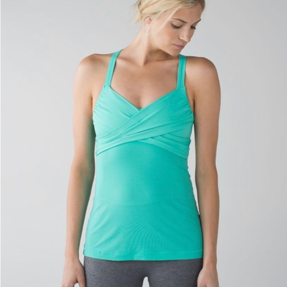 Lululemon mint like new WRAP IT UP TANK in Bali Breeze Size 4, super flattering!